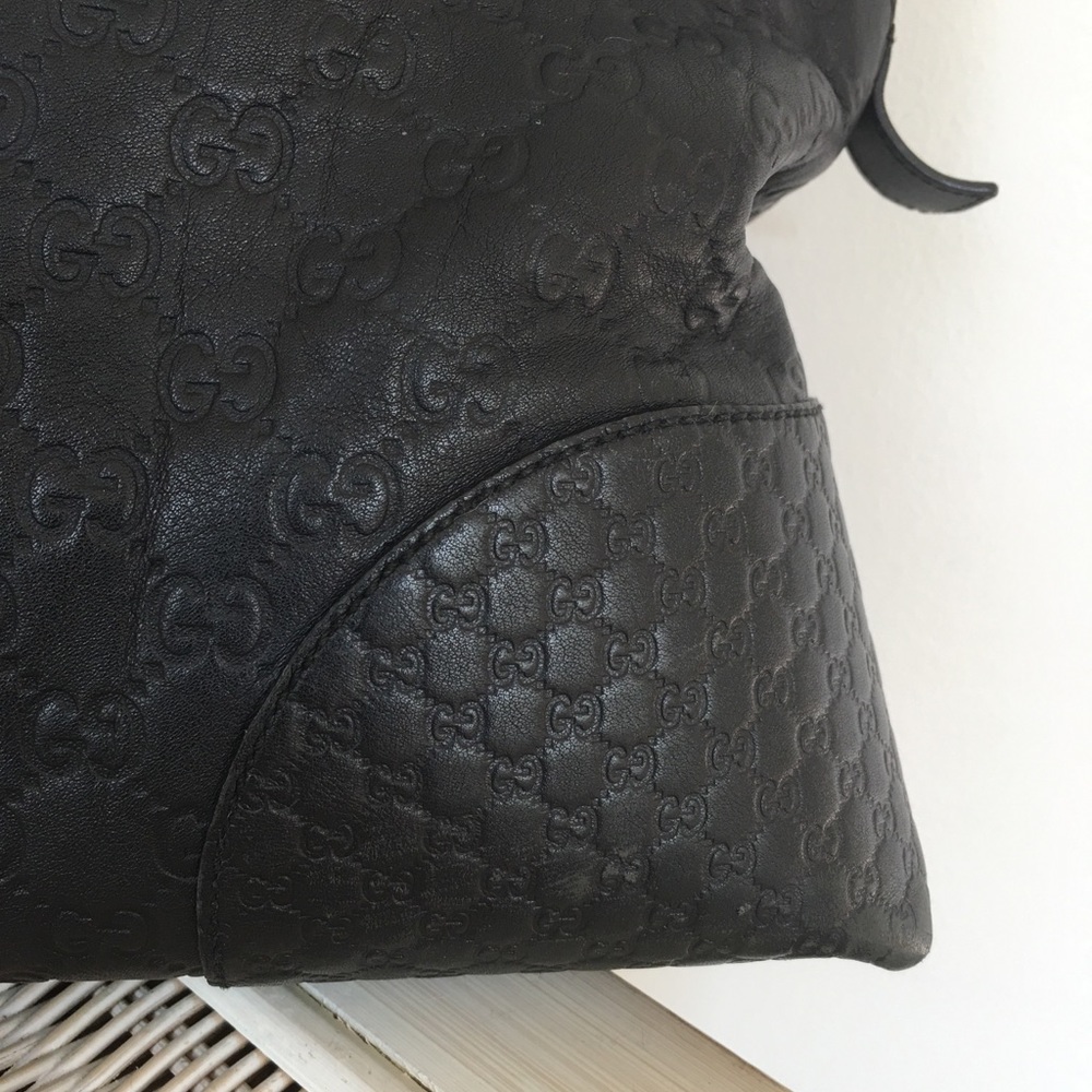 GUCCI monogramed black leather, zip closure, gold hardware, authentic π― - Picture 4 of 8